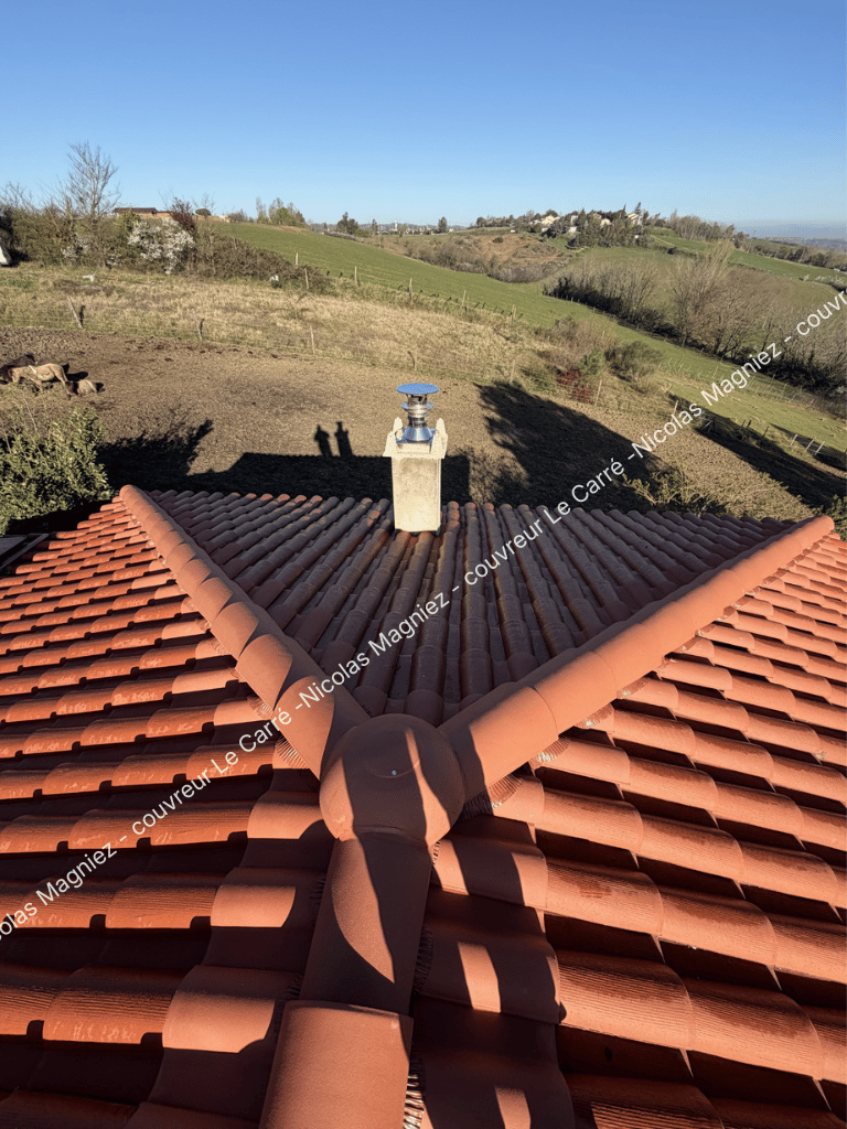 Toiture rénovée avec tuiles neuves